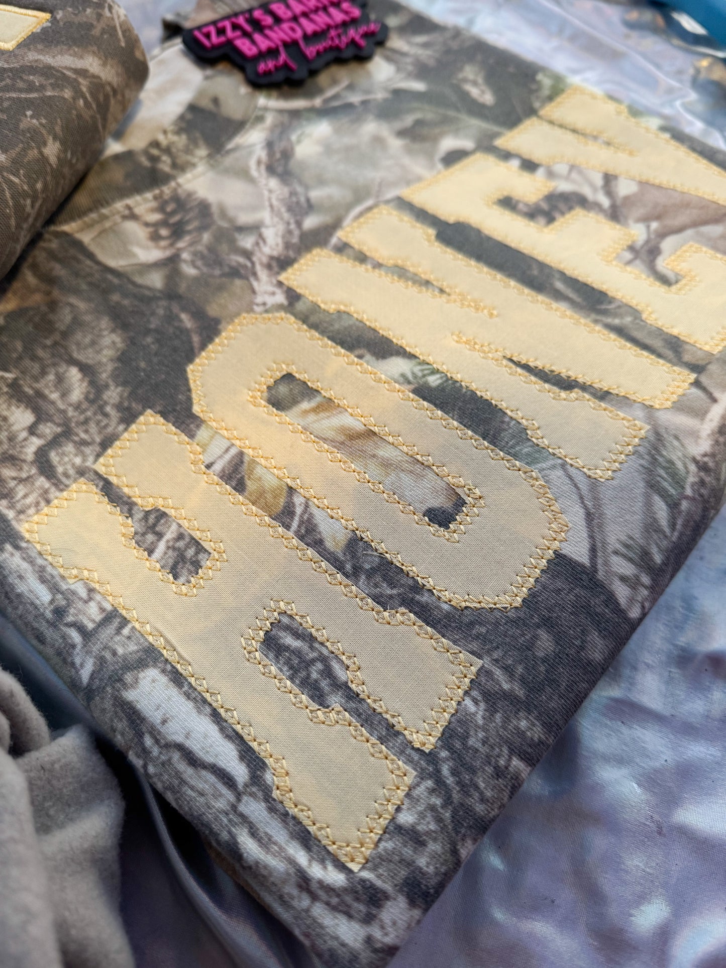 HONEY Applique Tee/Crewneck