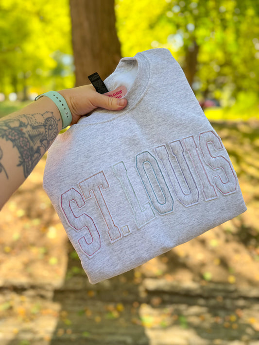 ST. LOUIS Raw Edge Appliqué Rainbow Crewneck