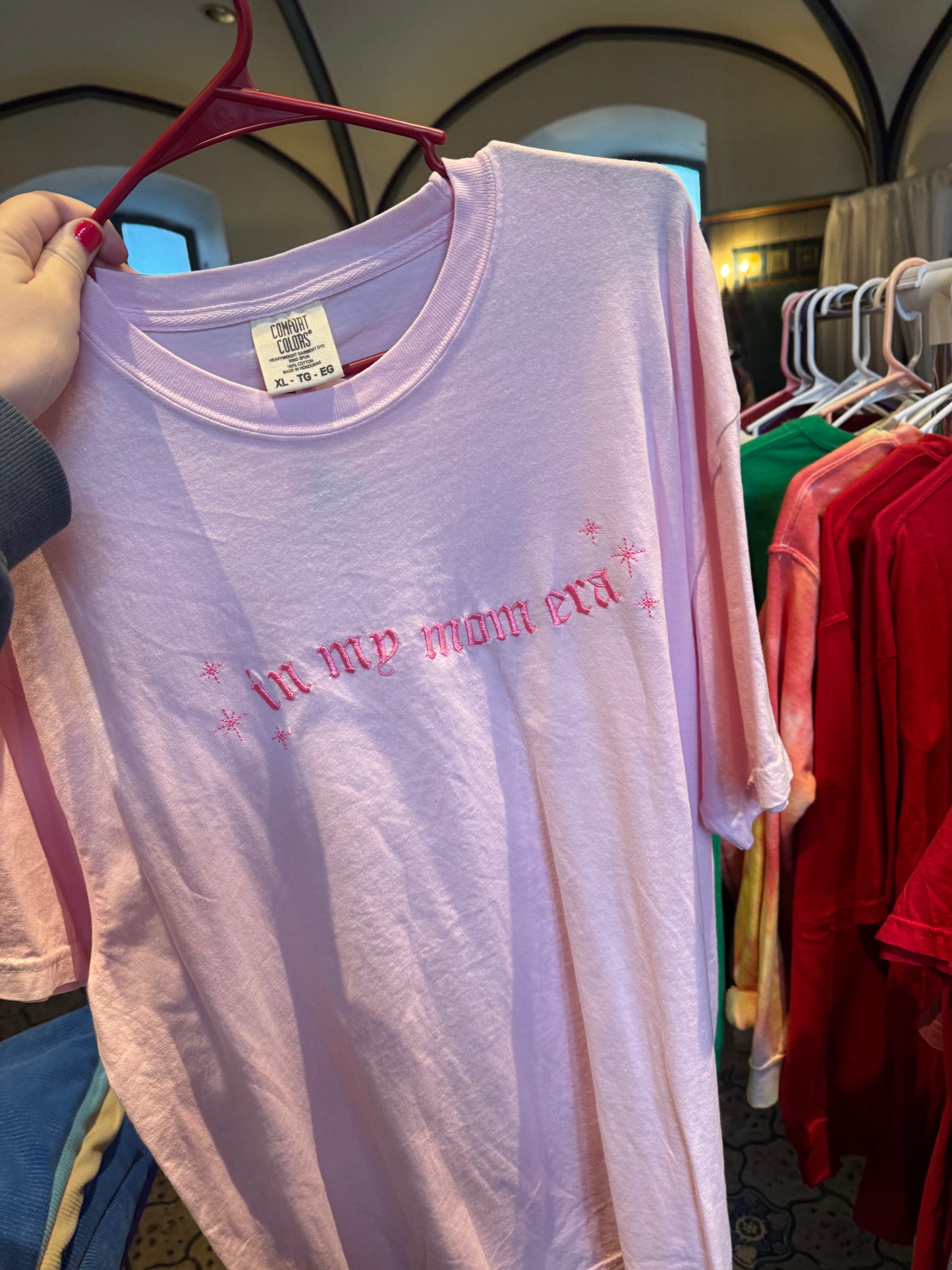 In my mom era eavy light pink tee